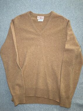 Vintage ALAN PAINE Lambswool V-neck Camel Sweater 44 England Saddle Shoulder